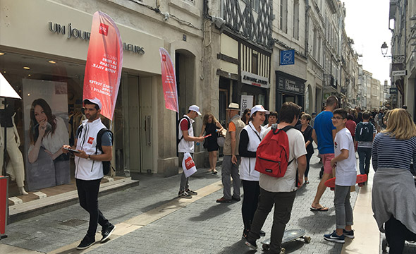 SFR affichage mobile street marketing Keemia Bordeaux Agence marketing local en region Aquitaine