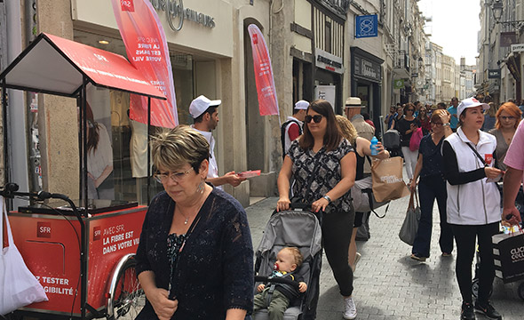 SFR affichage mobile street marketing Keemia Bordeaux Agence marketing local en region Aquitaine