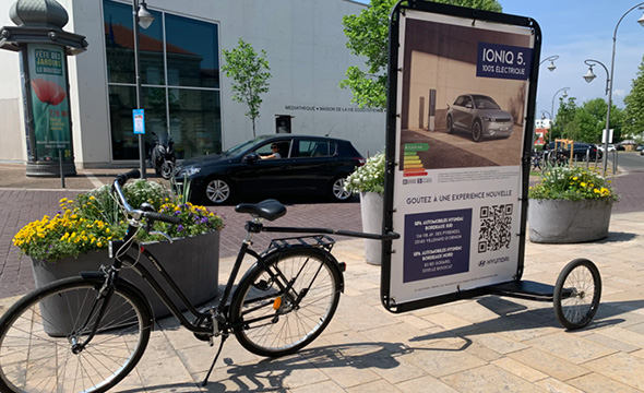 Opération affichage mobile avec le Bike'Com pour ioniq 5 - Keemia Bordeaux agence marketing locale en région Aquitaine