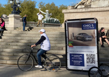 Opération affichage mobile avec le Bike'Com pour ioniq 5 - Keemia Bordeaux agence marketing locale en région Aquitaine