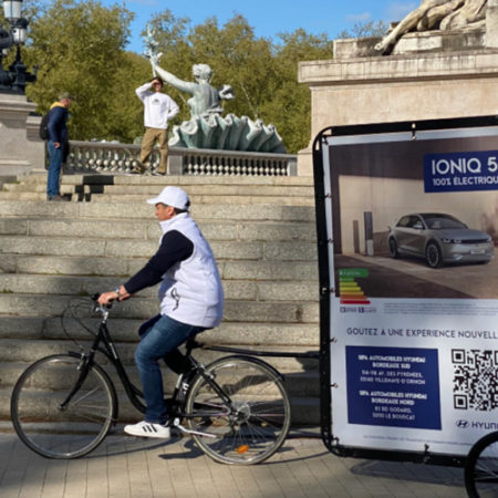 Opération affichage mobile avec le Bike'Com pour ioniq 5 - Keemia Bordeaux agence marketing locale en région Aquitaine