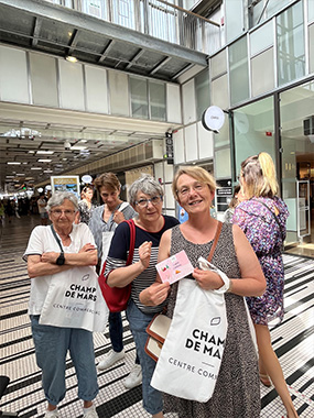 animation de distribution de tote bags - Keemia Bordeaux agence marketing locale en région Aquitaine