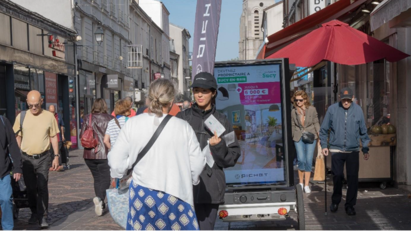 Vélo publicitaire Digibike Pichet Immobilier en circulationr Vélo publicitaire Digibike Pichet Immobilier en circulation