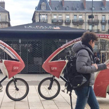 Des vélos taxis SFR à Grenoble - Keemia Communication OOH - Agence conseil et opérationnelle, Hors média & Solutions OOH