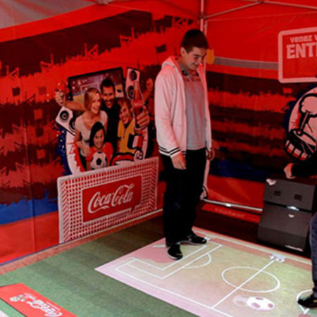 Jeu de foot avec un sol interactif pour Coca Cola - Keemia Digital agence d'activation digitale