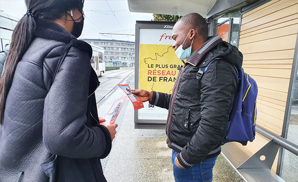 Street Marketing- Flyers -Hétis - Keemia Lyon agence de marketing locale en région Rhône Alpes