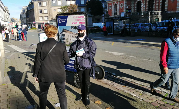 Opération de street marketing et d'affichage mobile pour Edouard Denis avec Keemia Nantes agence de marketing locale en région Atlantique