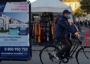 Opération de street marketing et d'affichage mobile pour Edouard Denis avec Keemia Nantes agence de marketing locale en région Atlantique