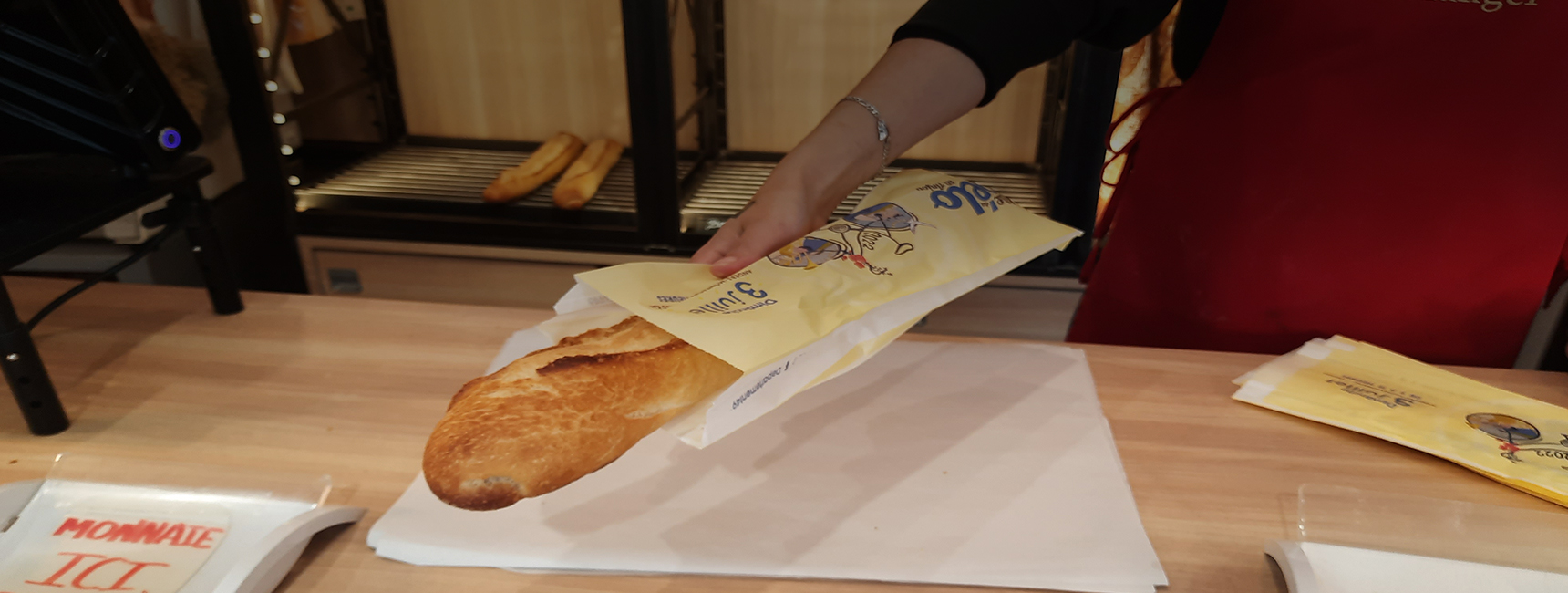 opération avec sac à baguette - Keemia Nantes agence marketing local en région Grand Ouest