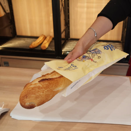 opération avec sac à baguette - Keemia Nantes agence marketing local en région Grand Ouest