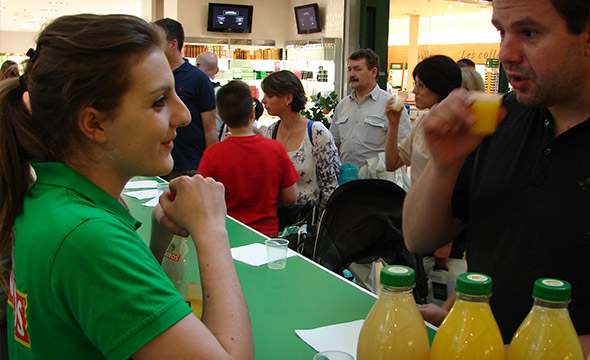 Stand de dégustation des jus Andros - Keemia Shopper Marketing - Agence d'activation shopper marketing phygitale