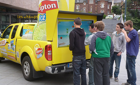 Des pick-ups expérientiels brandés aux couleurs de Lipton - Keemia Shopper Marketing - Agence d'activation shopper marketing phygitale