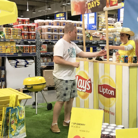 Espace degustation instore à l'occasion des Summer Days avec Pepsico - Keemia Shopper Marketing - Agence d'activation shopper marketing phygitale