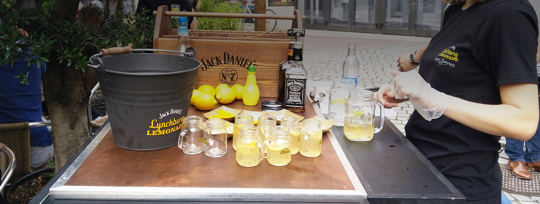 Animation outstore de dégustation pour découvrir le cocktail phare de Jack Daniels dans plus de 20 villes - Keemia Shopper Marketing - Agence d'activation shopper marketing phygitale