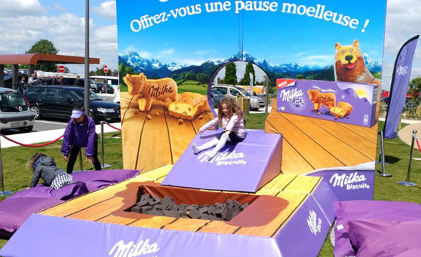 Milka Outstore street marketing agence d'activation shopper marketing phygitale