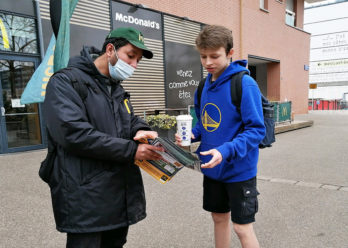 Opération de street marketing sacs - Keemia Strasbourg Agence de Marketing Locale en Région Grand-Est