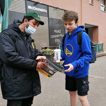 Opération de street marketing sacs - Keemia Strasbourg Agence de Marketing Locale en Région Grand-Est