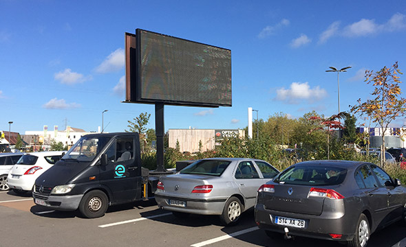 Auto21 affichage digital affiled Keemia Tours Agence marketing local en région Centre Normandie