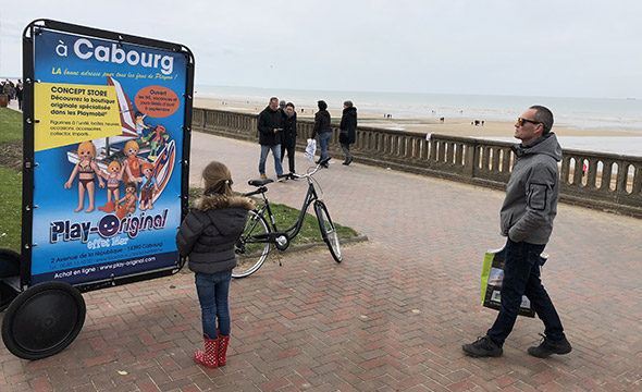 Playmobil affichage mobile street marketing Keemia Tours Agence marketing local en region Centre Normandie