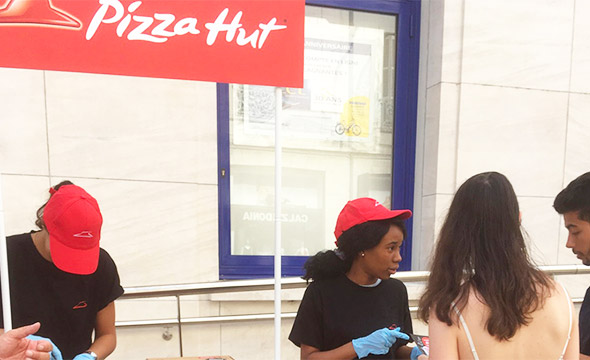 Pizza hut street marketing distribution pizzas Keemia Tours Agence marketing local en région Centre Normandie