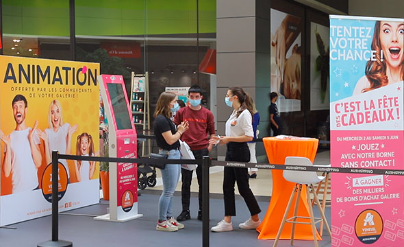 Centre commercial Auchan - Jeu concours bornes interactives sans contact - Keemia Tours agence marketing local en région Centre Normandie