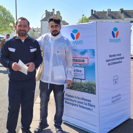 Double dispositif de communication - street marketing et affi'led pour Bouygues Telecom avec Keemia Tours agence marketing local en région Centre Normandie 1