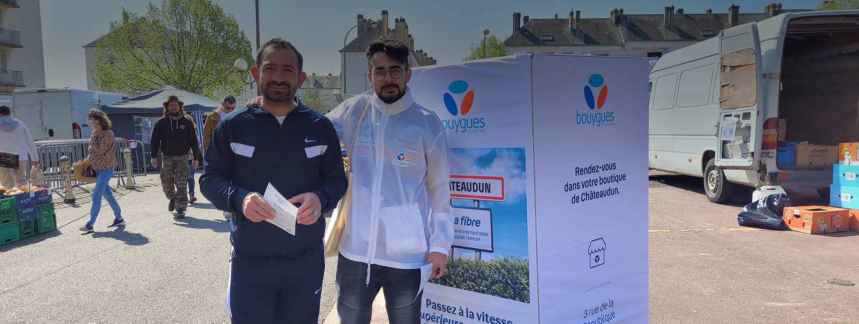 Double dispositif de communication - street marketing et affi'led pour Bouygues Telecom avec Keemia Tours agence marketing local en région Centre Normandie 1