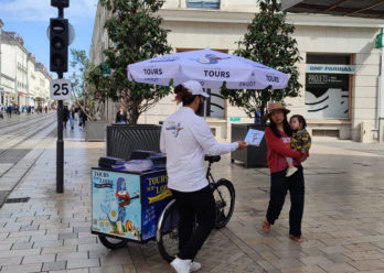 Opération triporteur pour la guinguette de Tours avec Keemia Tours agence marketing local en région Centre Normandie