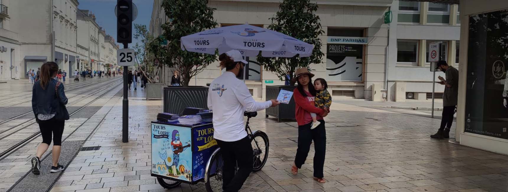 Opération triporteur pour la guinguette de Tours avec Keemia Tours agence marketing local en région Centre Normandie