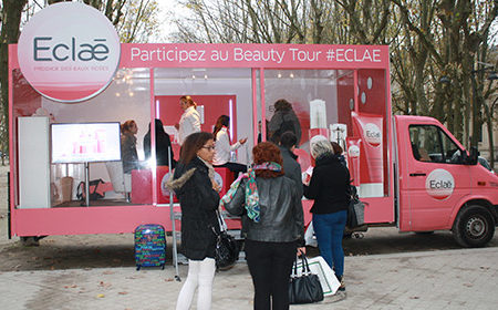 Téléversé surLe beauty bar ECLAE sillonne la France et propose des soins gratuits - Keemia Agence Hors média, Shopper Marketing, Evénementiel