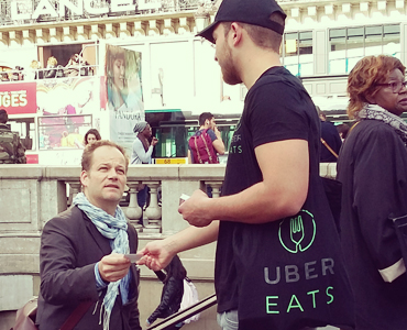 Des polas Uber Eats en street Vignette - Keemia Agence Hors média, Shopper Marketing, Evénementiel